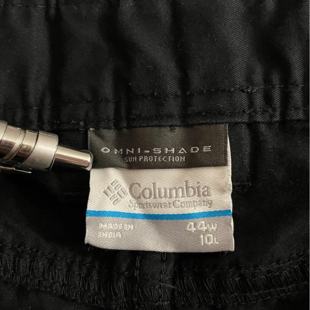Men’s black Columbia cargo shorts - 44W